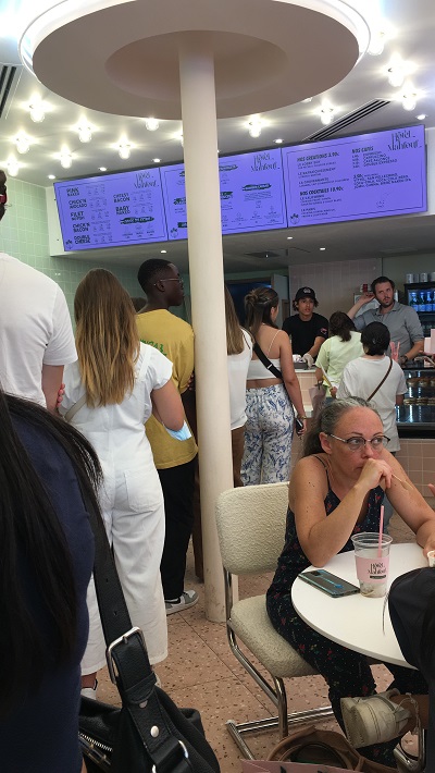 File d'attente pour le restaurant vegan