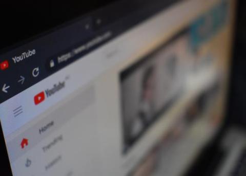 Bientôt une nouvelle loi pour encadrer le travail des youtubeurs mineurs