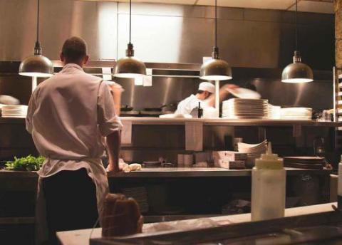 Travailler sans diplôme dans la restauration collective